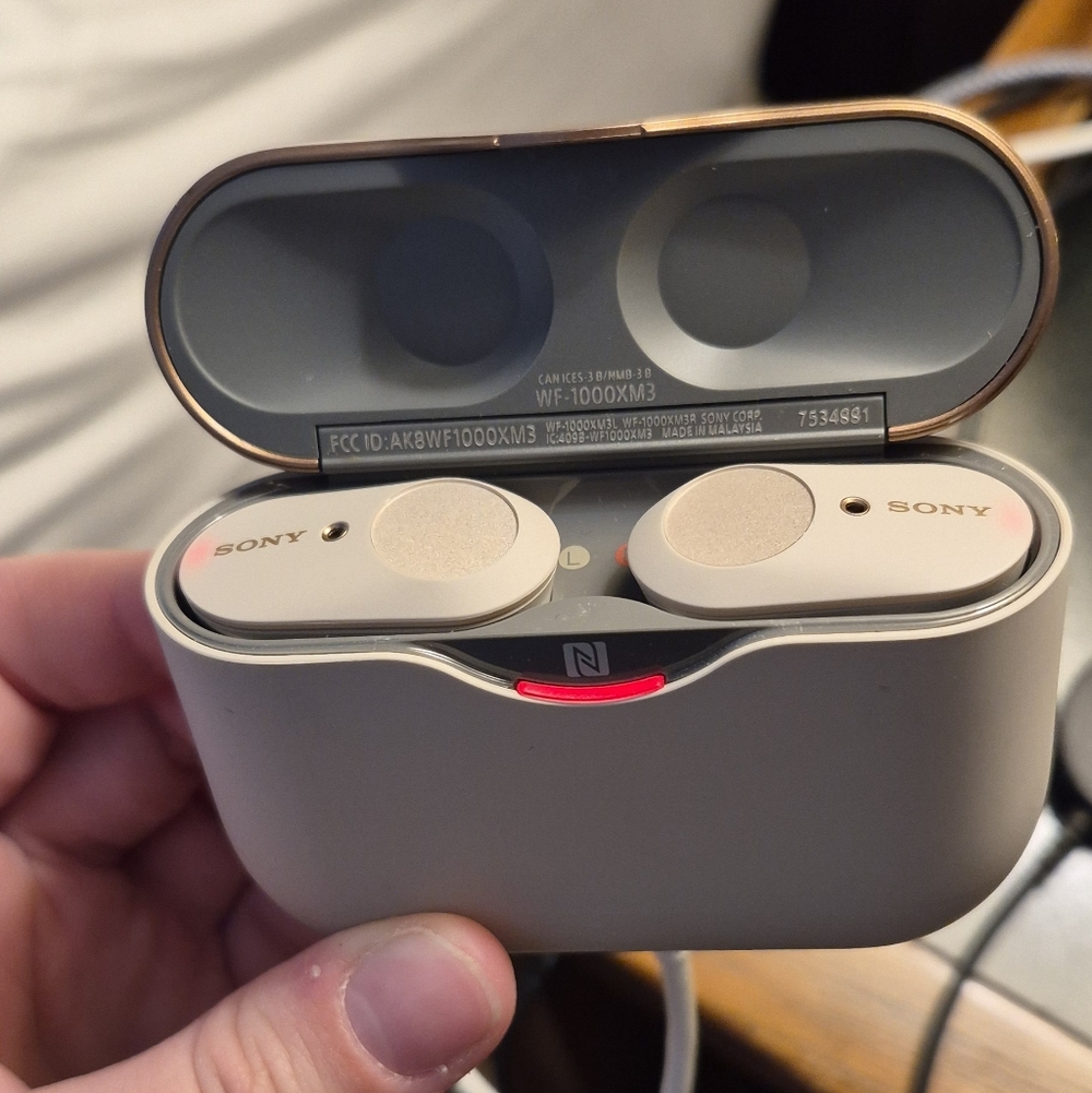 Sony Wireless Noise Canceling Earbuds Cream And Gold